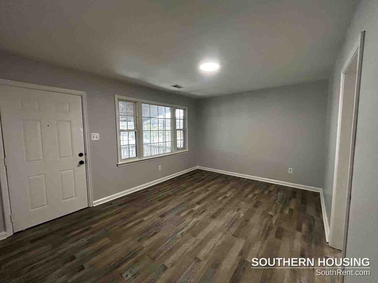 1110 Pinecrest Ave - Photo 3 of 18