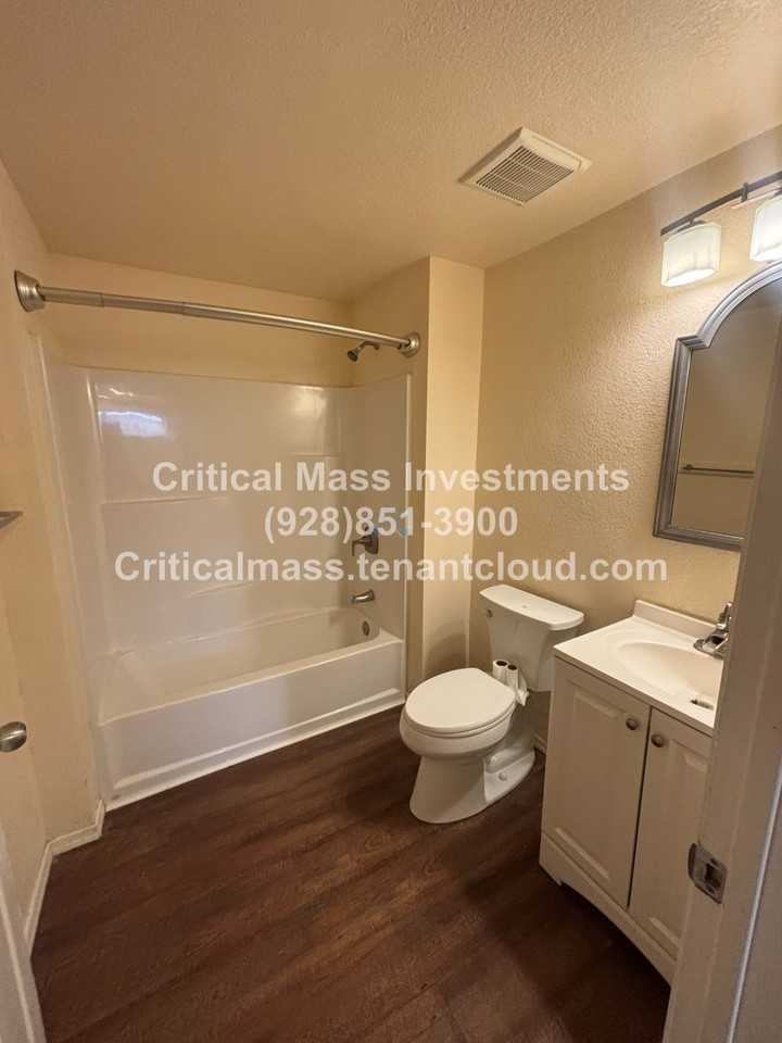 1221 W 2nd St #B - Photo 3 of 9