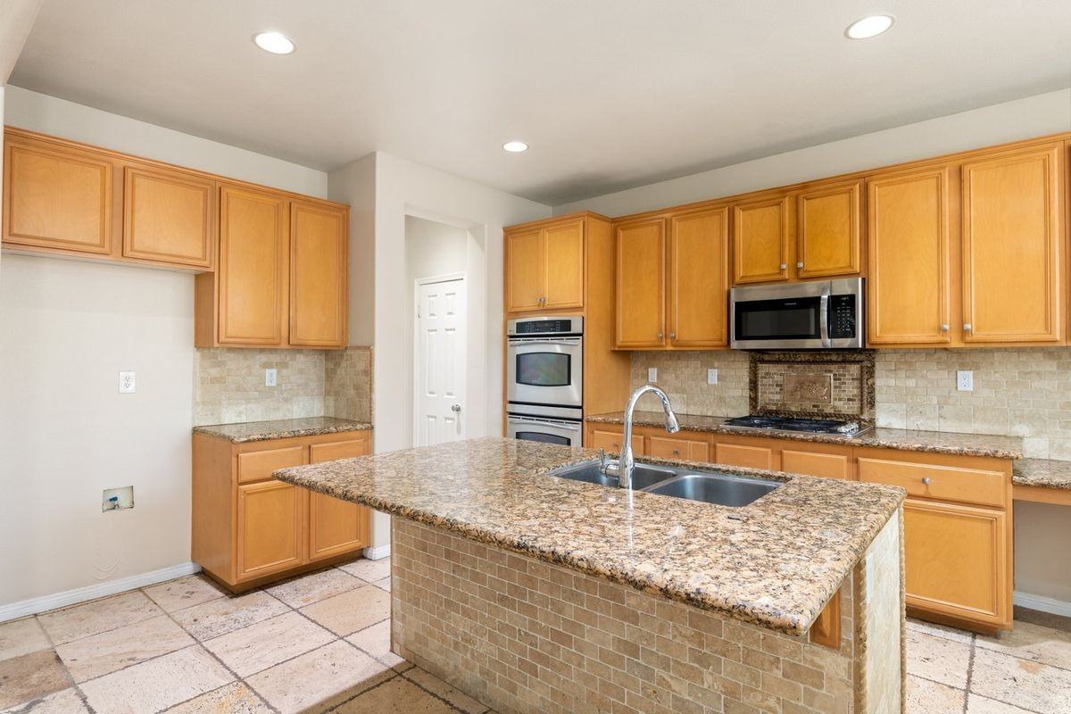 636 Debora Rae Dr - Photo 6 of 25