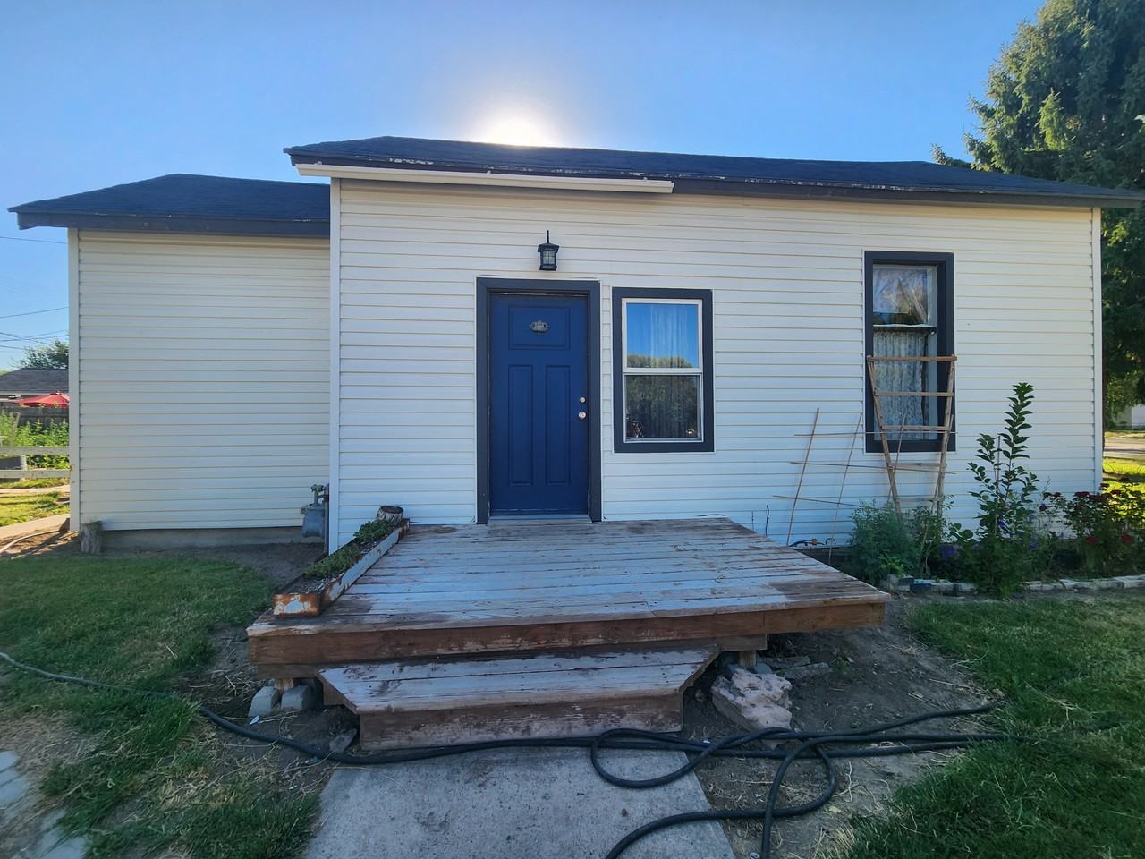 924 6th St - Photo 2 of 10