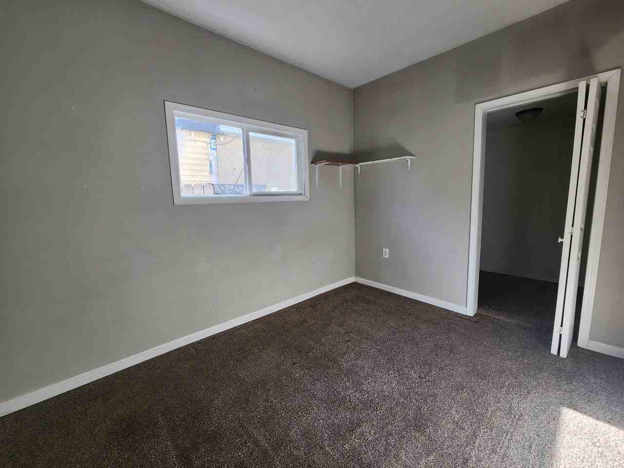 924 6th St - Photo 3 of 10