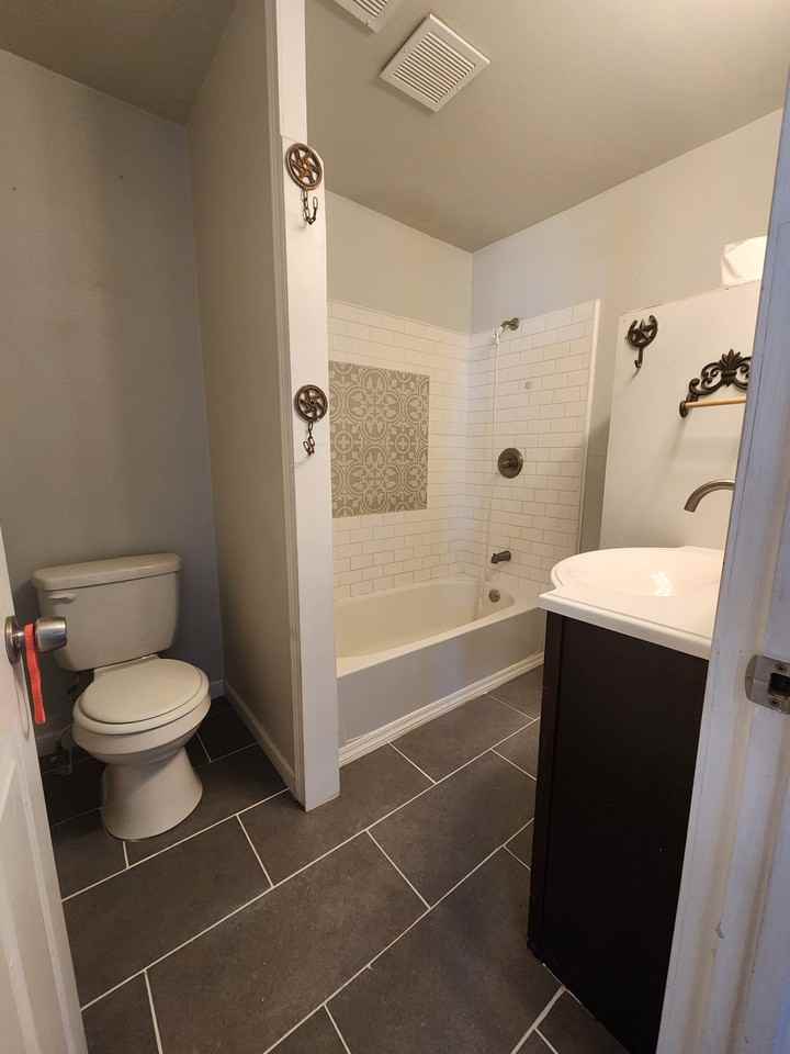 924 6th St - Photo 6 of 10