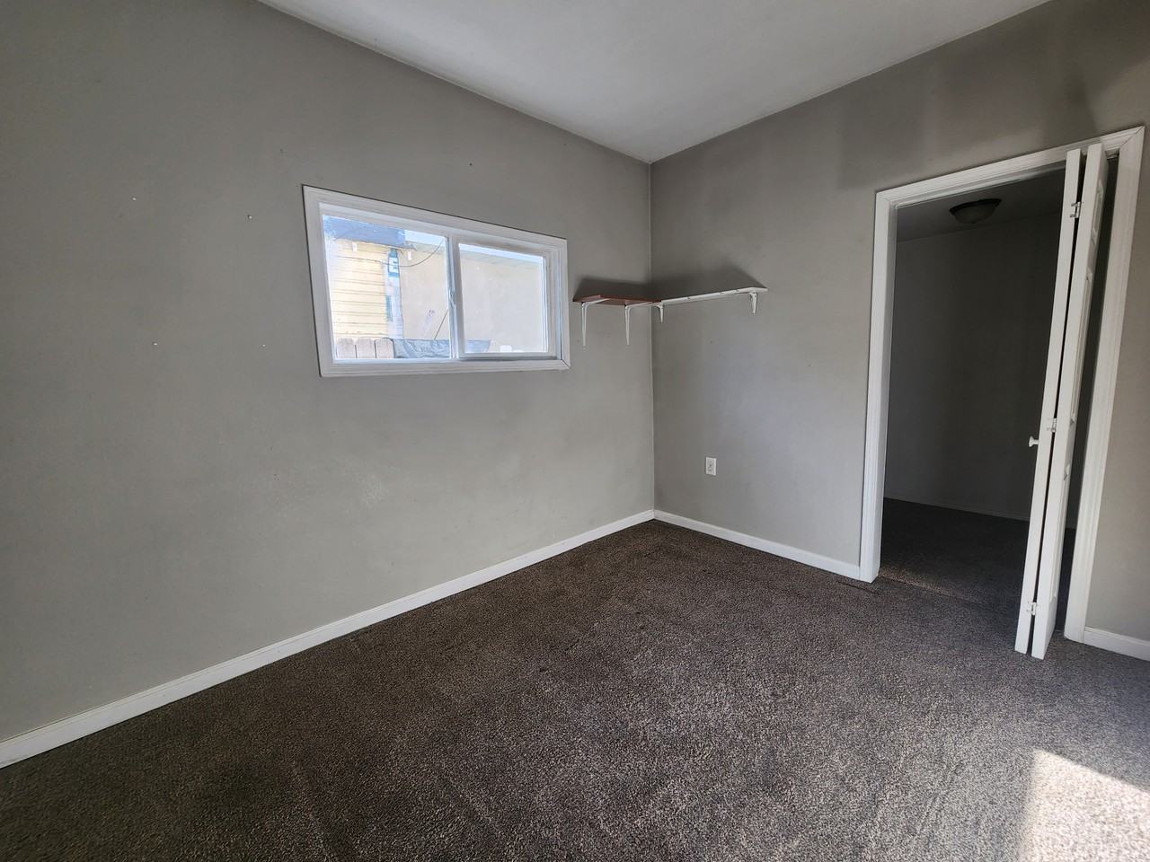 924 6th St - Photo 7 of 10