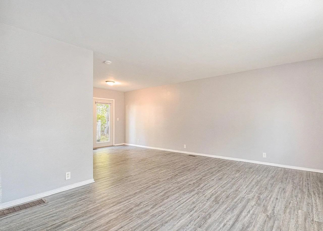 1515 E Ireland Rd - Photo 2 of 14