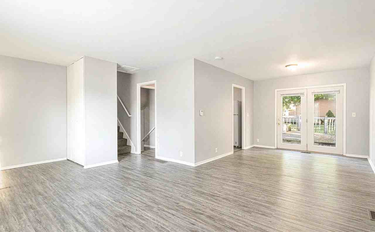 1515 E Ireland Rd - Photo 3 of 14