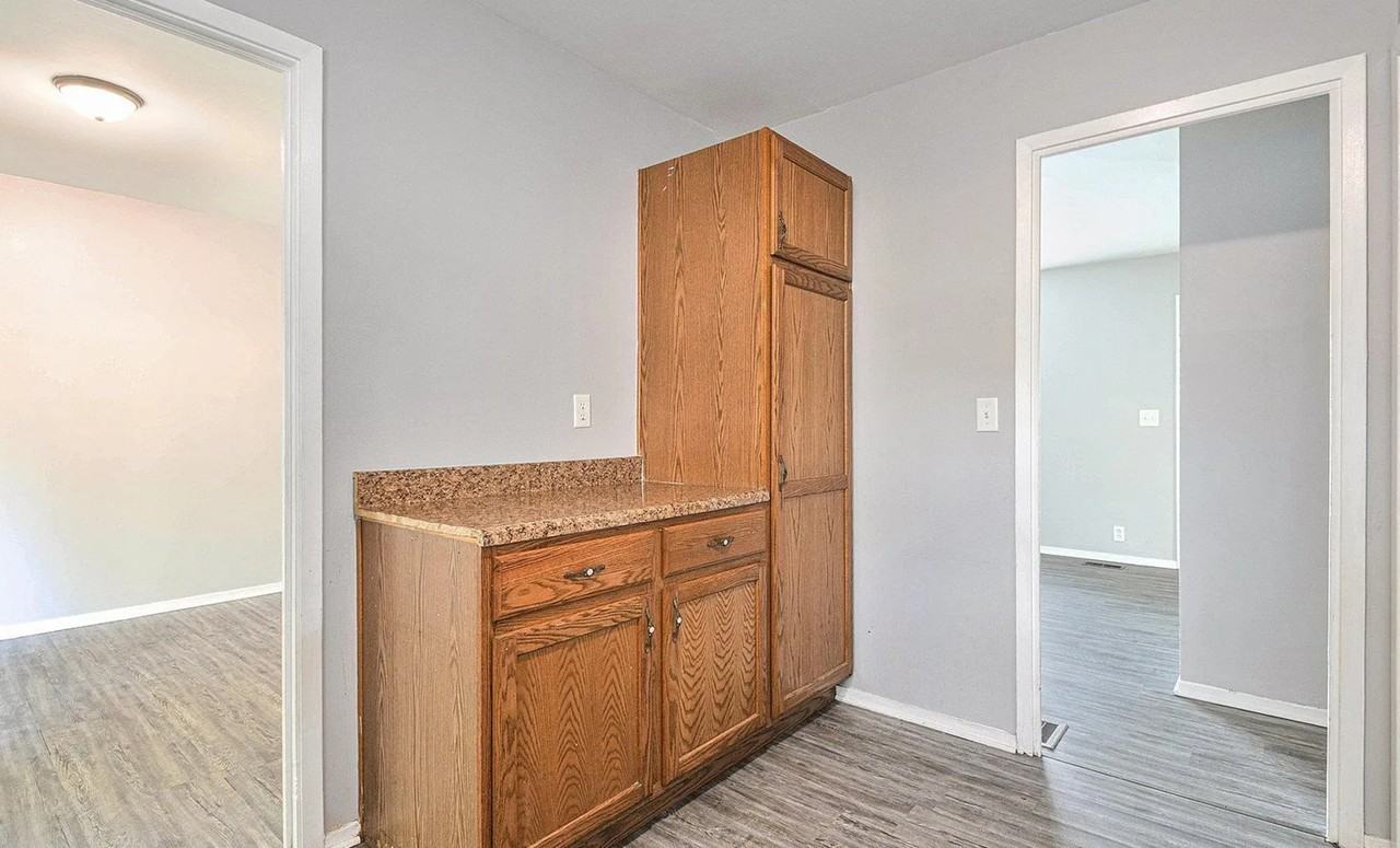 1515 E Ireland Rd - Photo 6 of 14