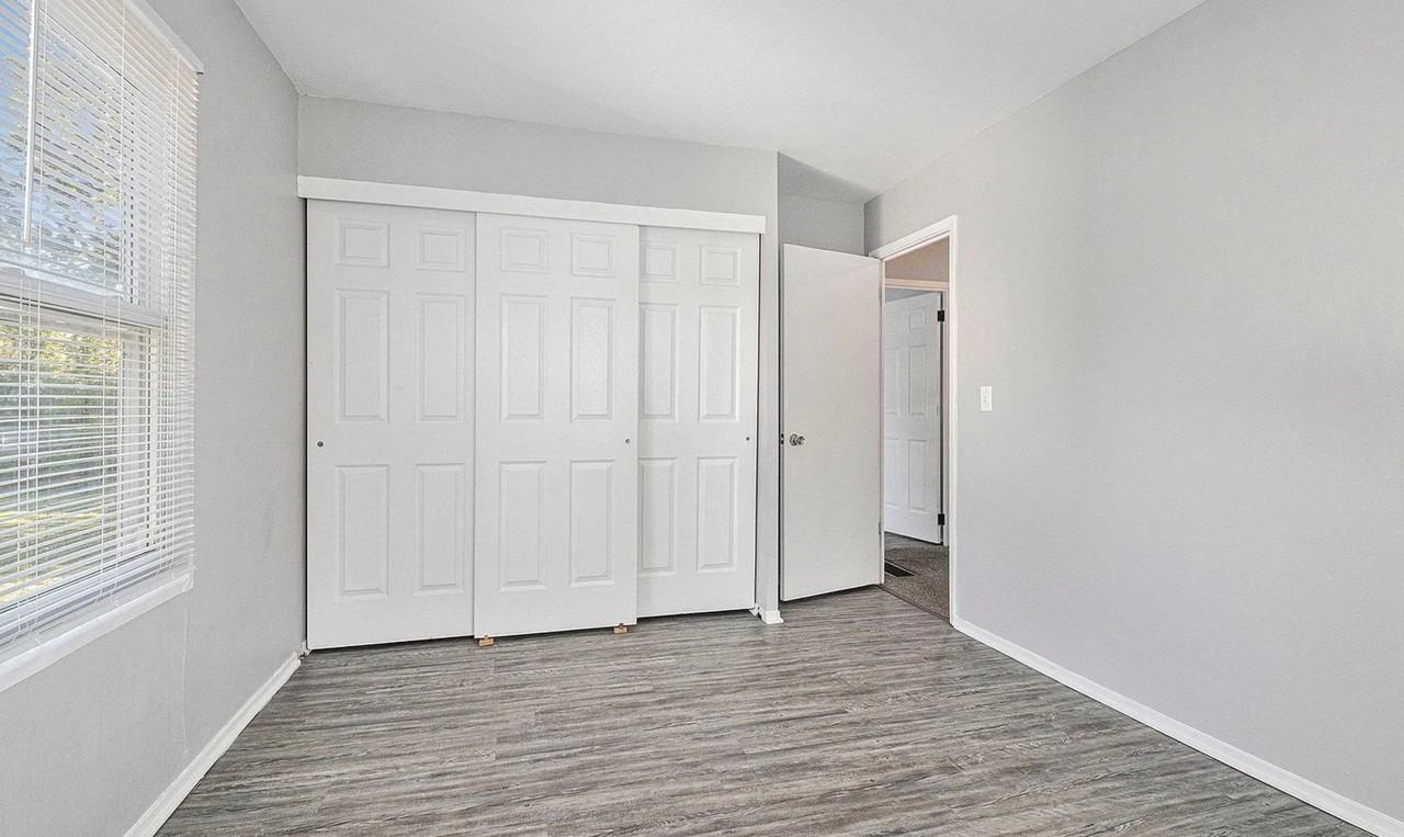 1515 E Ireland Rd - Photo 7 of 14