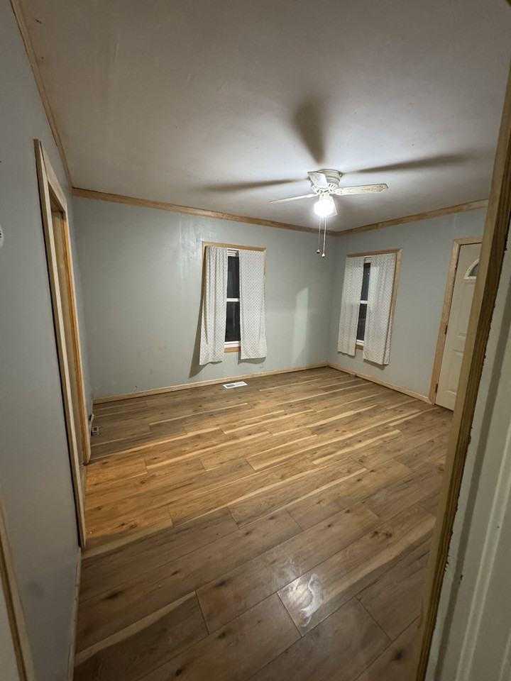 117 E Hibbing Ave - Photo 2 of 9