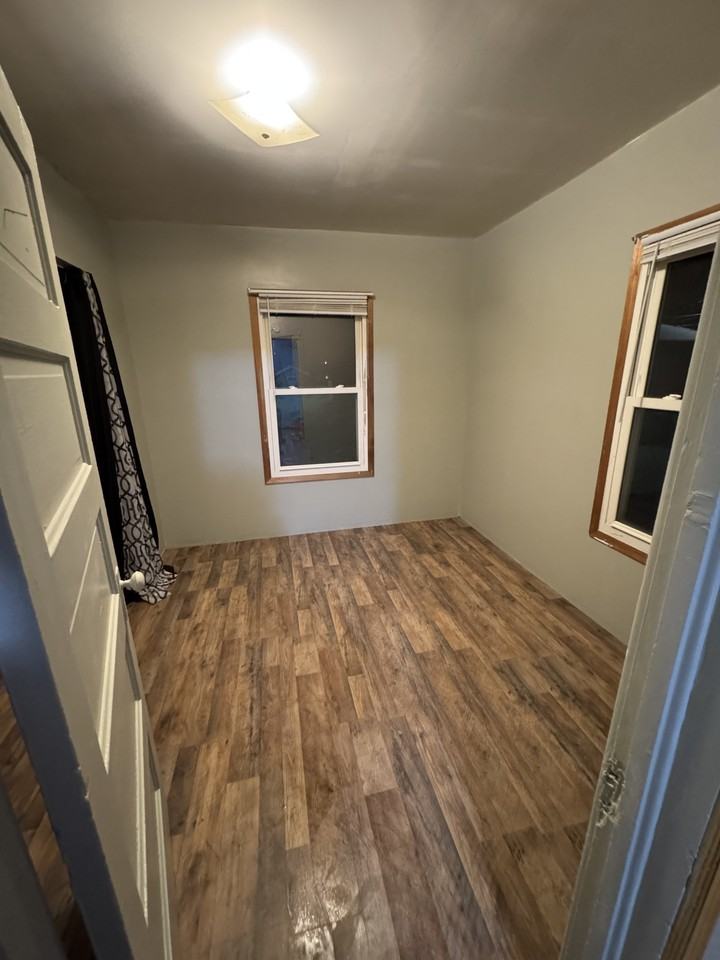 117 E Hibbing Ave - Photo 5 of 9