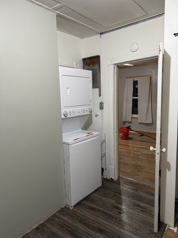117 E Hibbing Ave - Photo 7 of 9