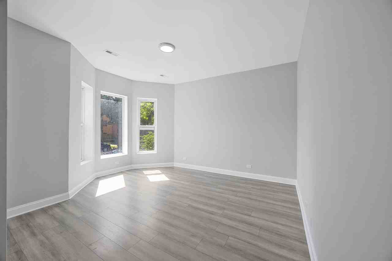 6522 S Ellis Ave #1 - Photo 2 of 16