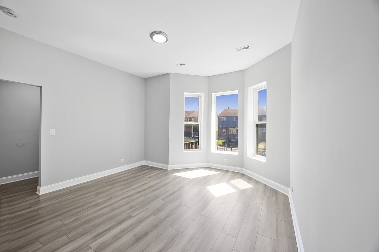 6522 S Ellis Ave #1 - Photo 3 of 16