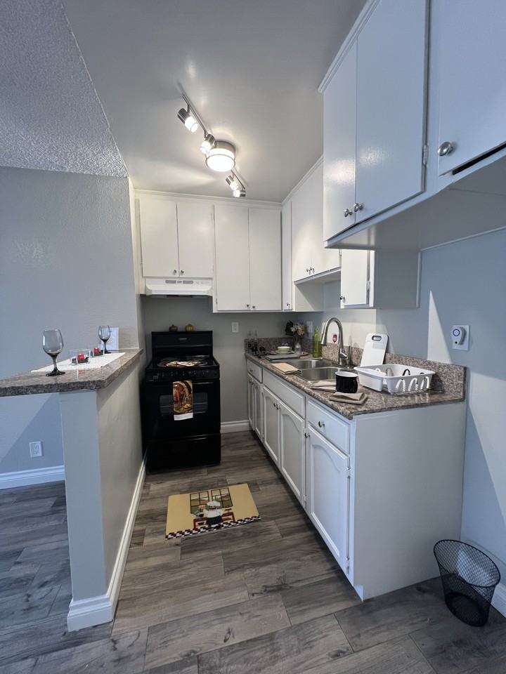 2905 Leeward Avenue #310 - Photo 4 of 21