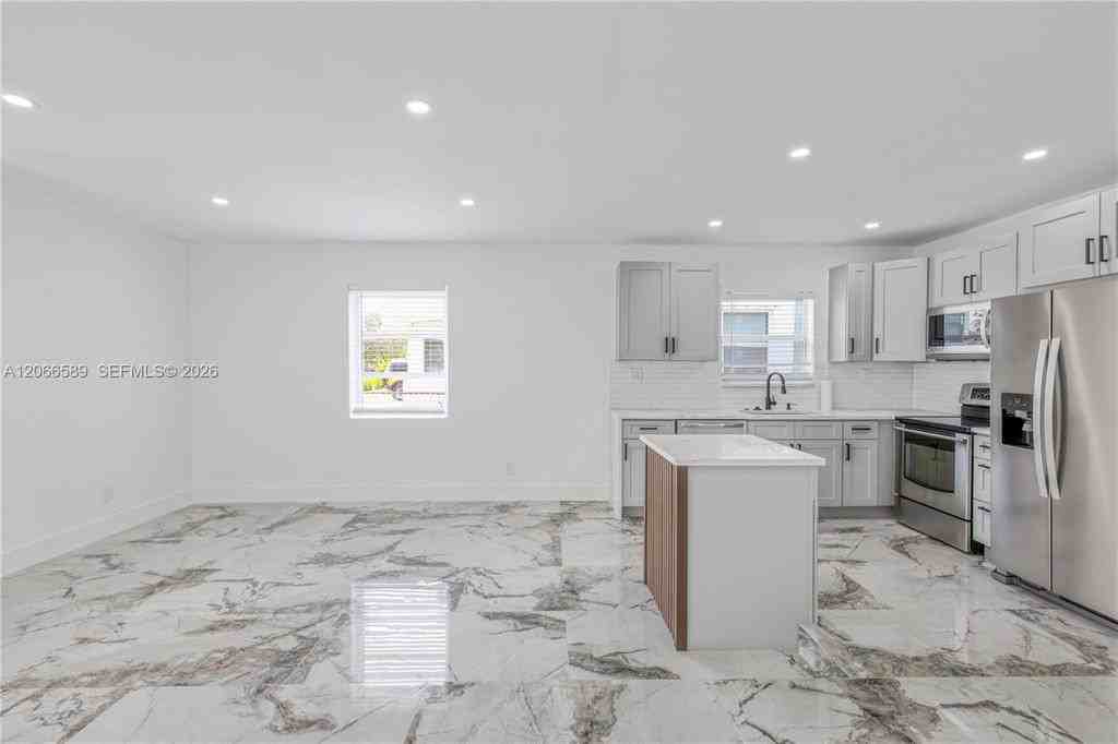 809 Sw 17th St - Photo 5 of 14