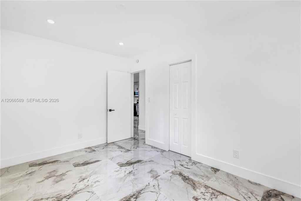 809 Sw 17th St - Photo 7 of 14