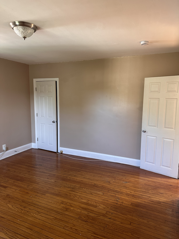 3034 Pinewood Ave - Photo 5 of 8
