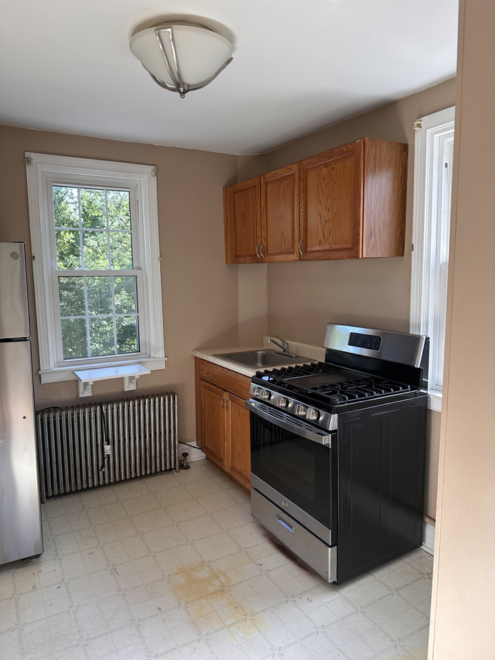 3034 Pinewood Ave - Photo 6 of 8