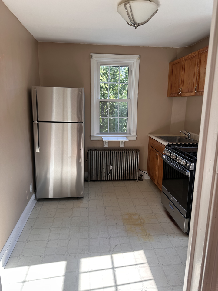 3034 Pinewood Ave - Photo 7 of 8
