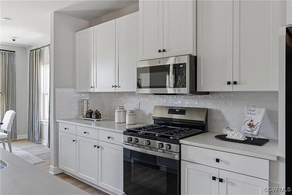 8049 Lake Laurel Ln #B - Photo 3 of 13