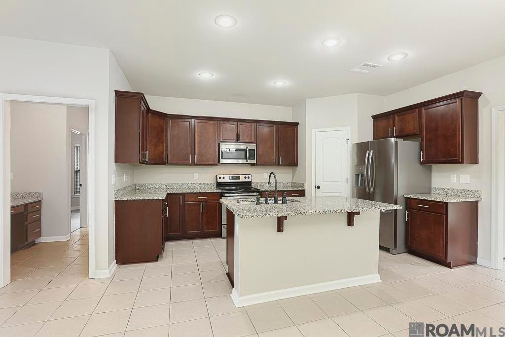 18317 Sunset Park Dr - Photo 3 of 24