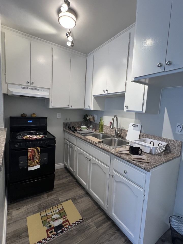 2905 Leeward Avenue #310 - Photo 3 of 21