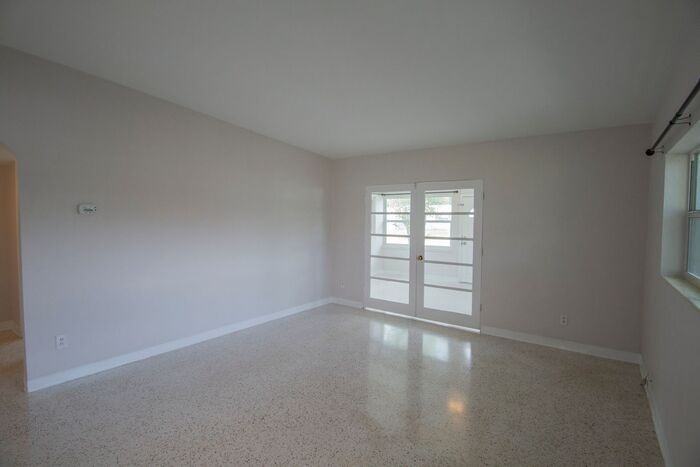 2510 Roxbury Rd - Photo 4 of 18
