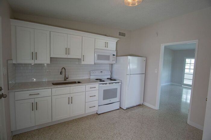 2510 Roxbury Rd - Photo 5 of 18