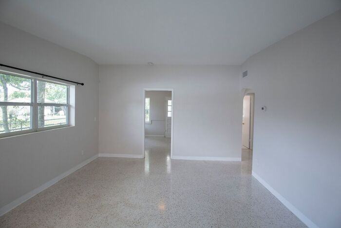 2510 Roxbury Rd - Photo 7 of 18