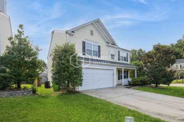 8000 Wesley Farm Dr - Photo 3 of 37