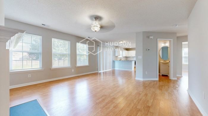 8000 Wesley Farm Dr - Photo 5 of 37