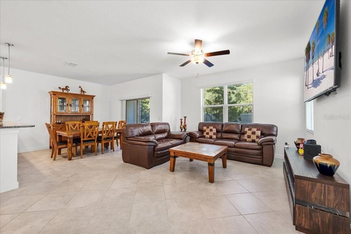 8166 Crescent Oaks Dr - Photo 4 of 50