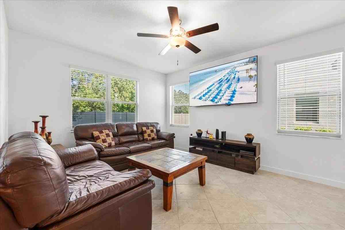 8166 Crescent Oaks Dr - Photo 5 of 50