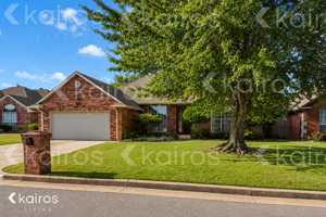 featured image of 1320 Sw 121st Pl