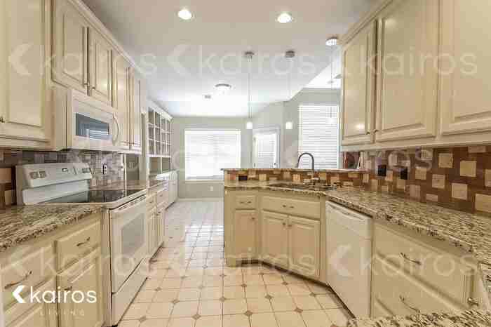 1320 Sw 121st Pl - Photo 5 of 16
