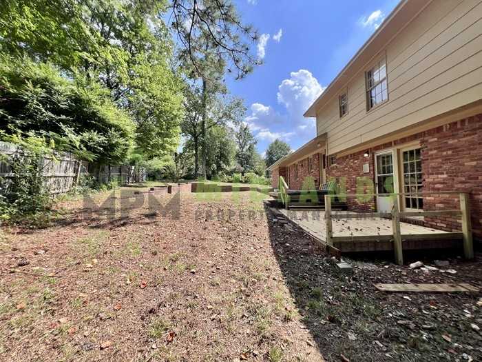 300 Lydgate Dr - Photo 3 of 50