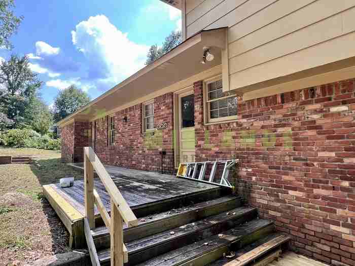 300 Lydgate Dr - Photo 4 of 50