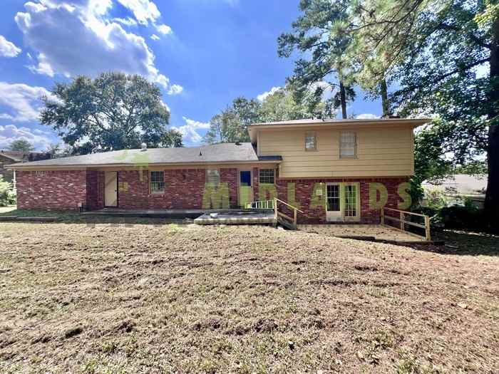 300 Lydgate Dr - Photo 6 of 50