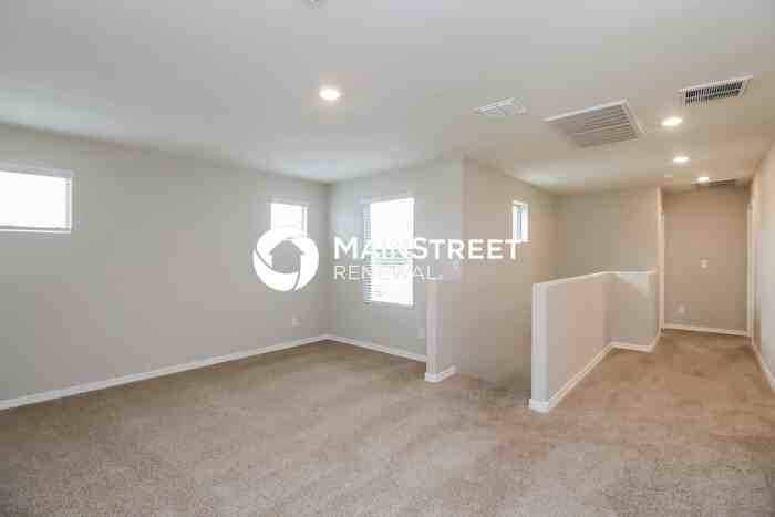 W Albeniz Pl - Photo 7 of 17
