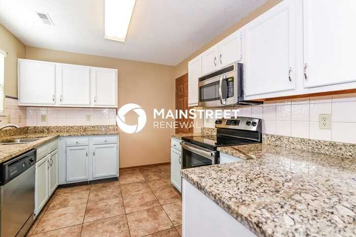 7485 Grandview Dr - Photo 4 of 16