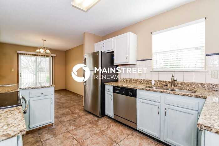 7485 Grandview Dr - Photo 5 of 16