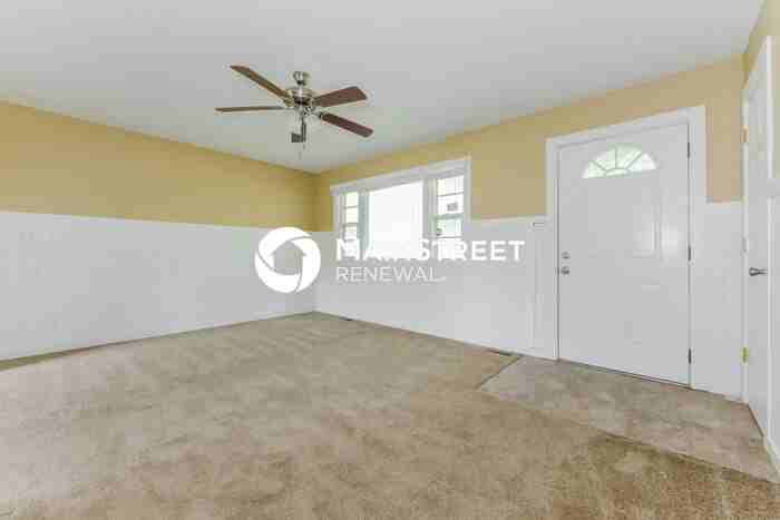 2704 S 16th St - Photo 4 of 17