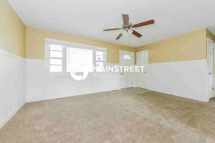 2704 S 16th St - Photo 5 of 17