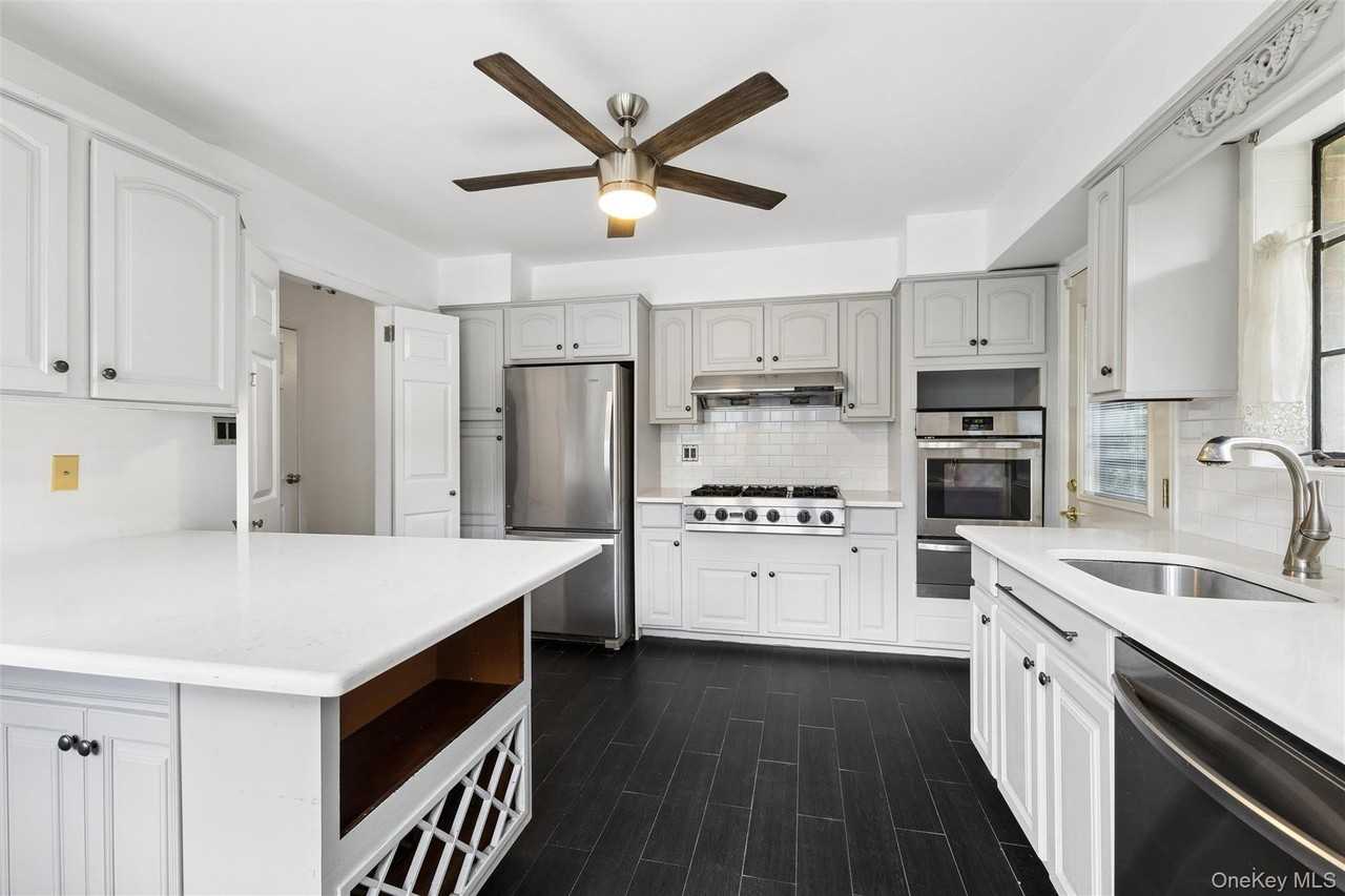 11645 Union Tpke - Photo 2 of 26