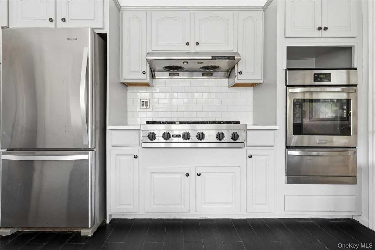 11645 Union Tpke - Photo 3 of 26