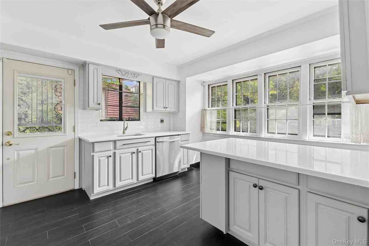 11645 Union Tpke - Photo 4 of 26