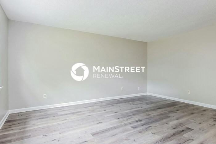 413 Pineland Ave - Photo 3 of 16