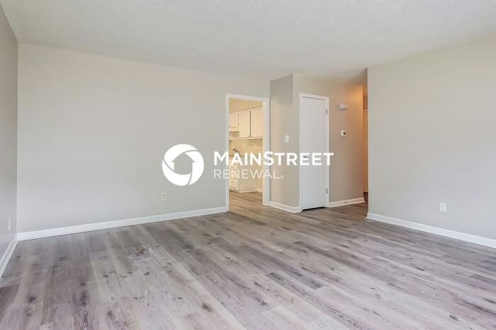 413 Pineland Ave - Photo 4 of 16