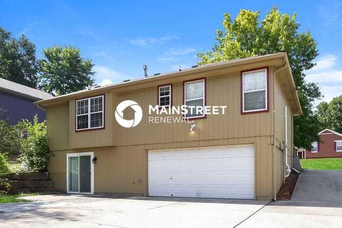 1456 Nw Foxboro Rd - Photo 2 of 17