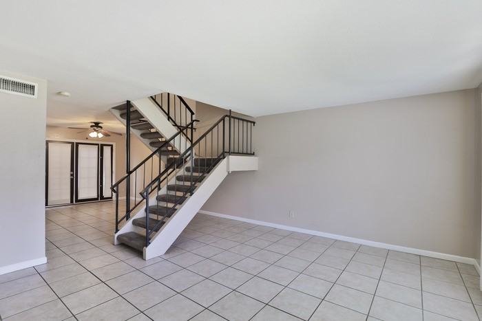 3925 S Mill Ave - Photo 3 of 22