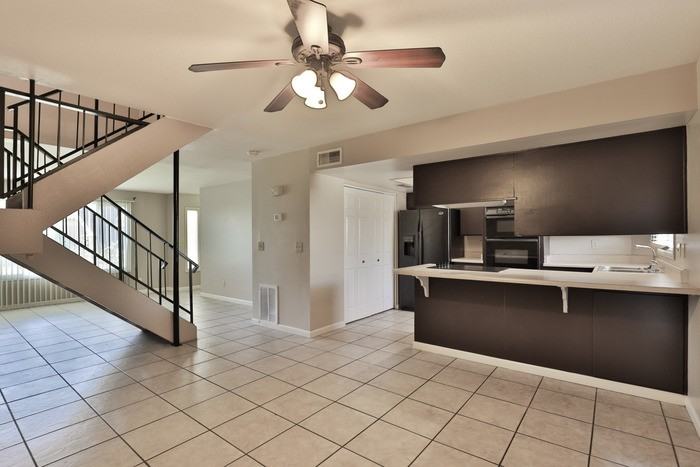 3925 S Mill Ave - Photo 7 of 22